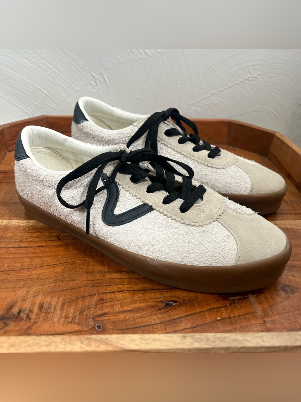 Vans Sports Low Marshmallow Suede Women 9.5 / Men 8 Sneaker Shoe